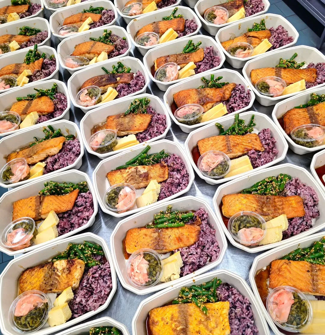 Pan-seared salmon with black rice, asparagus tips and mango